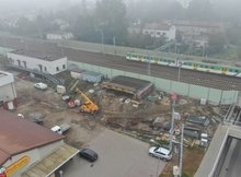 Zielonka - budowa wiaduktu drogowego obok torów, fot Artur Lewandowski PKP Polskie Linie Kolejowe SA