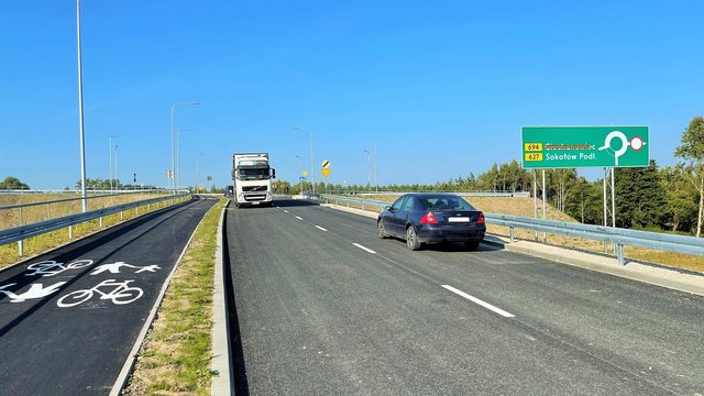 Małkinia - samochody przejeżdżające po wiadukcie fot. R.Pustuł, Intercor Sp. z o.o.