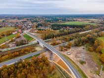 Widok z lotu ptaka na wiadukt w Łochowie, fot. Łukasz Bryłowski