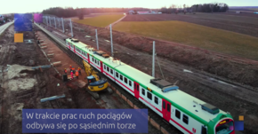 Przejeżdżający pociąg na odcinku Czyżew - Białystok