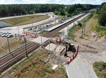 Topór - prace przy budowie przejścia podziemnego widok z drona fot Artur Lewandowski PKP Polskie Linie Kolejowe SA