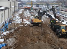 Prace modernizacyjne na stacji Białystok - koparki pracują na stacji, fot. Wojciech Wojtkielewicz