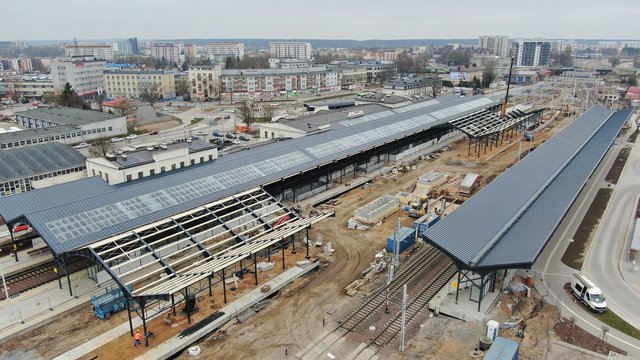 Stacja Białystok - widok na budowę zadaszenia fot Paweł Mieszkowski PKP Polskie Linie Kolejowe SA