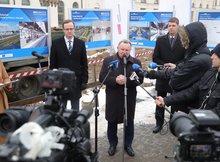 Briefing prasowy w Białymstoku - do mediów na temat inwestycji wypowiada się Ireneusz Merchel, fot. Wojciech Wojtkielewicz