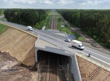 Wiadukt w Toporze, pierwsze samochody jadą po wiadukcie