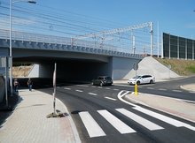 Wiadukt w Ełku ul Suwalska widok z chodnika fot Tomasz Łotowski PKP Polskie Linie Kolejowe SA